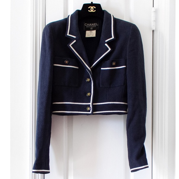 Iconic Chanel Vintage Spring 1995 Cropped Jacket - Picture 5 of 15